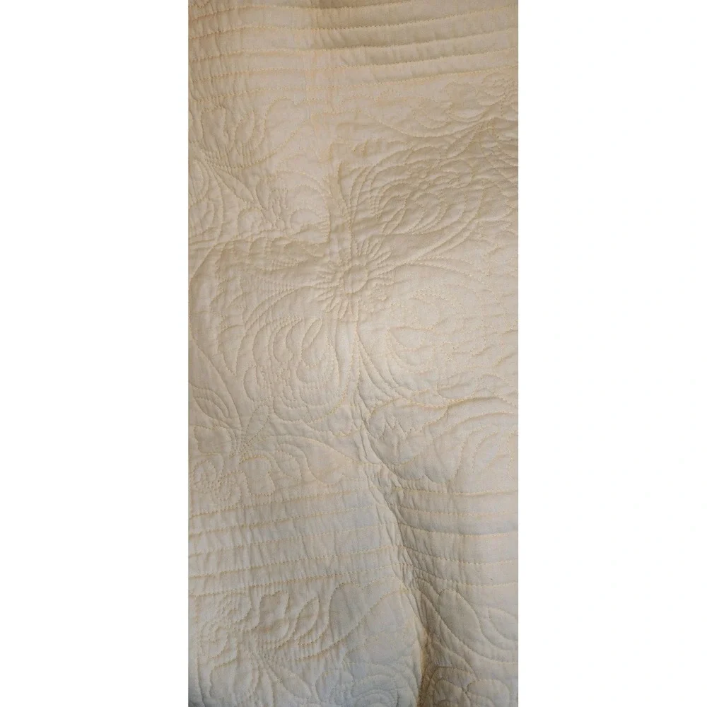 Home Classics Floral Embroidered Quilt Twin Size Bedspread Sunflower Warm Yellow